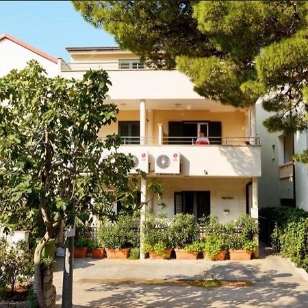 Hotel Vila Doris Baška Voda Exterior foto